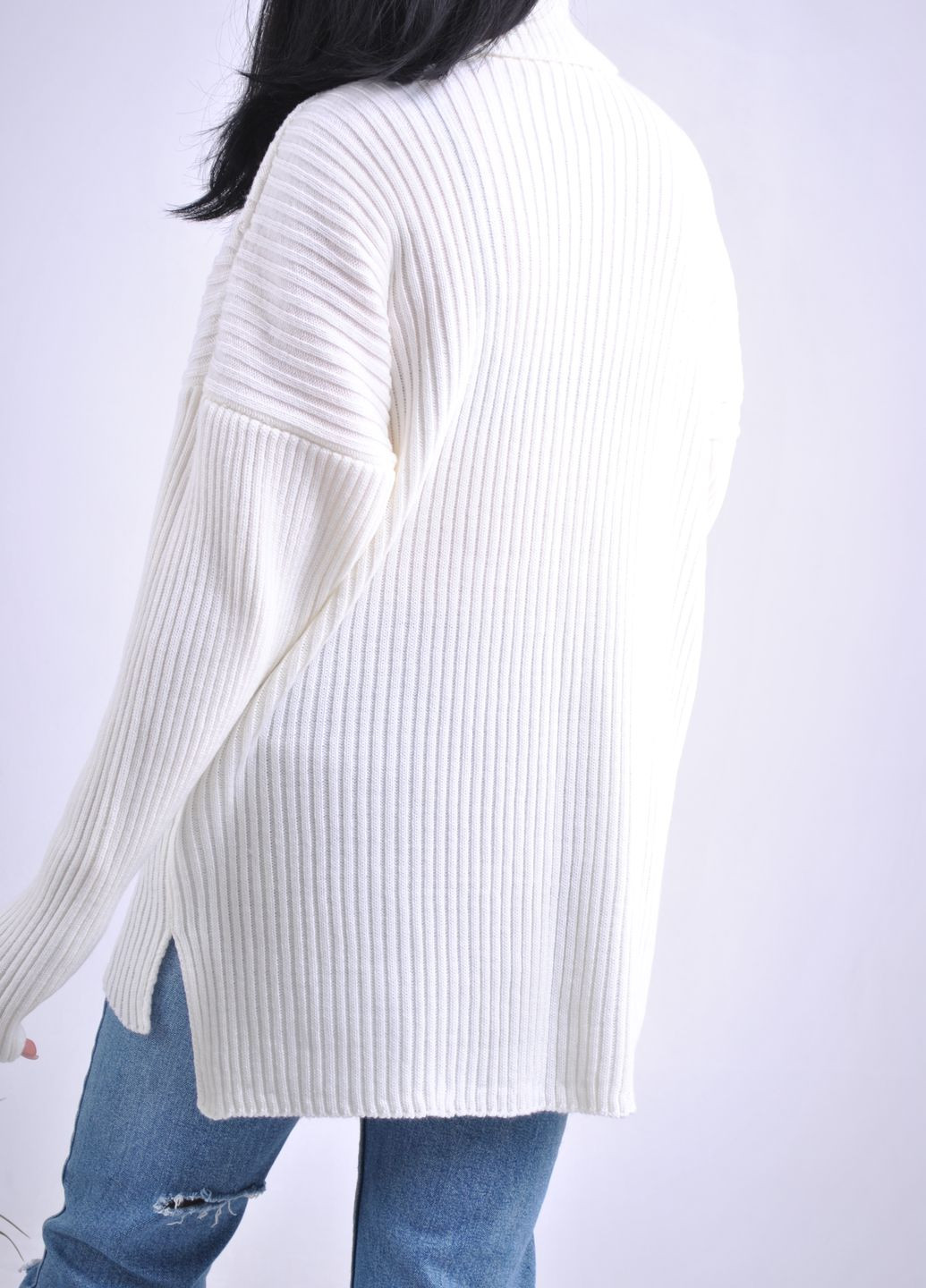 Молочный зимний свитер удлиненный Berta Lucci