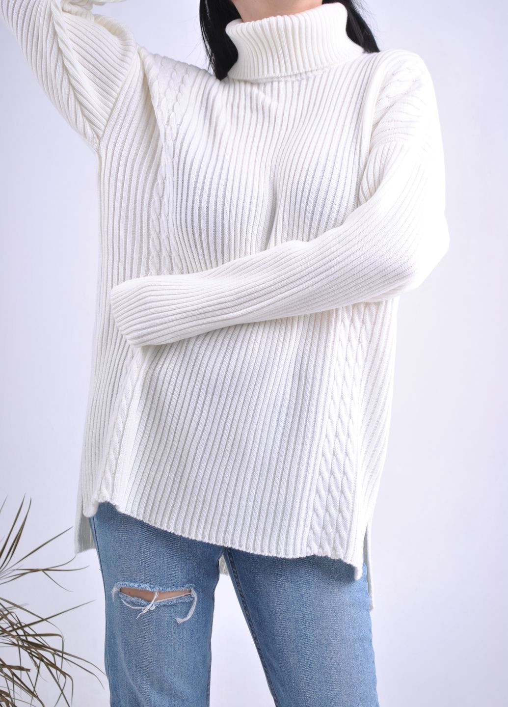 Молочный зимний свитер удлиненный Berta Lucci