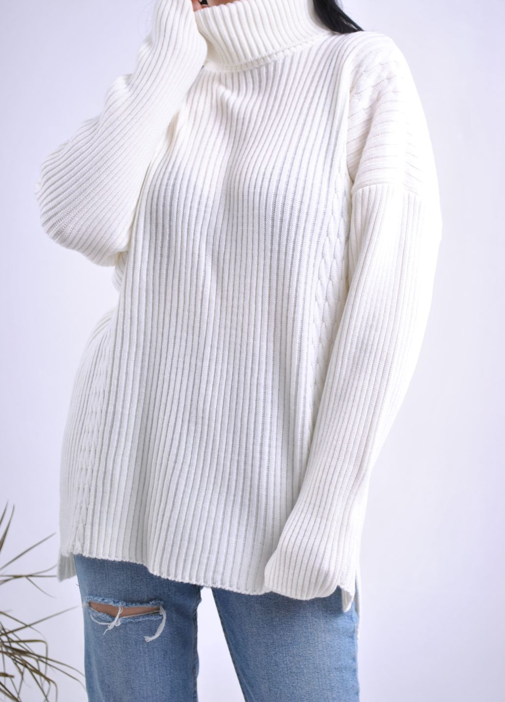 Молочний зимовий подовжений светр Berta Lucci