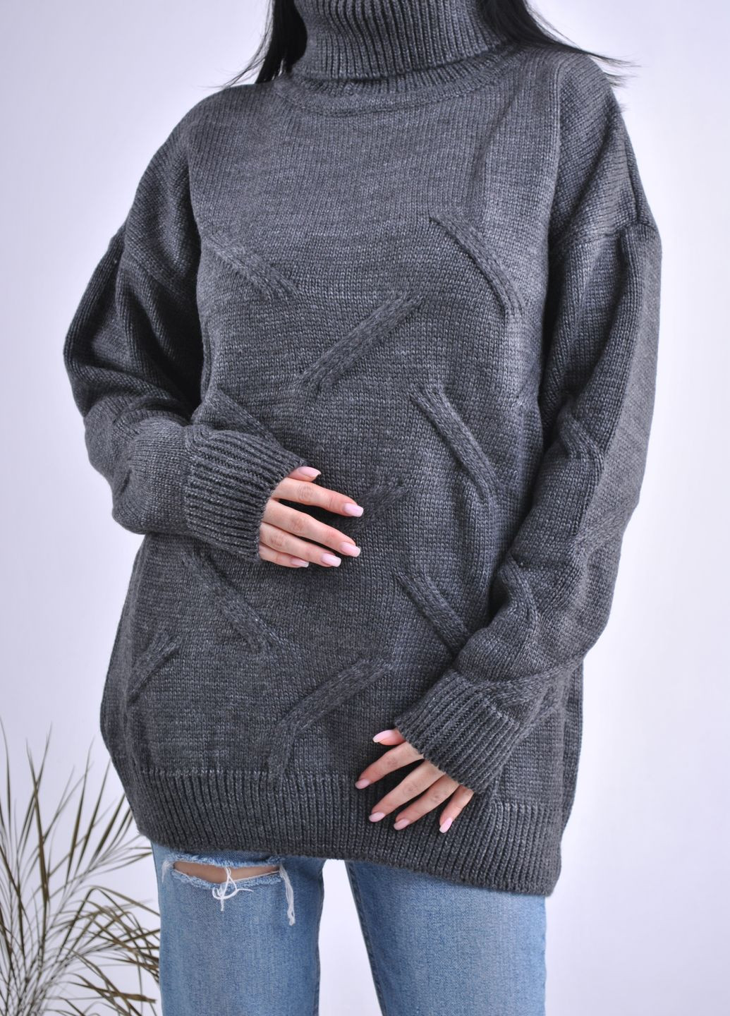 Темно-серый зимний свитер удлиненный Berta Lucci