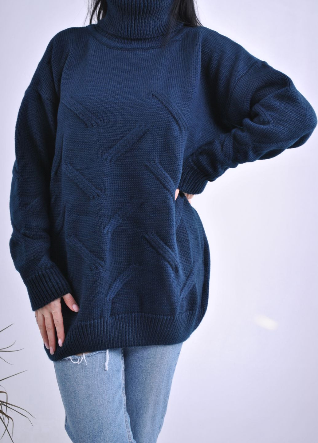 Темно-синий зимний свитер удлиненный Berta Lucci
