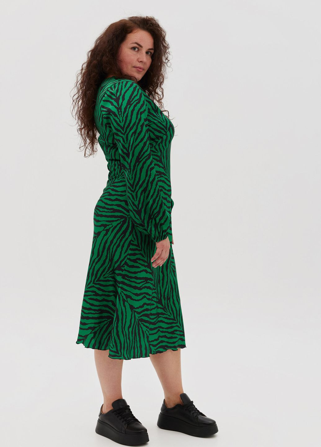 Зеленое кэжуал платье selesta Garne однотонное
