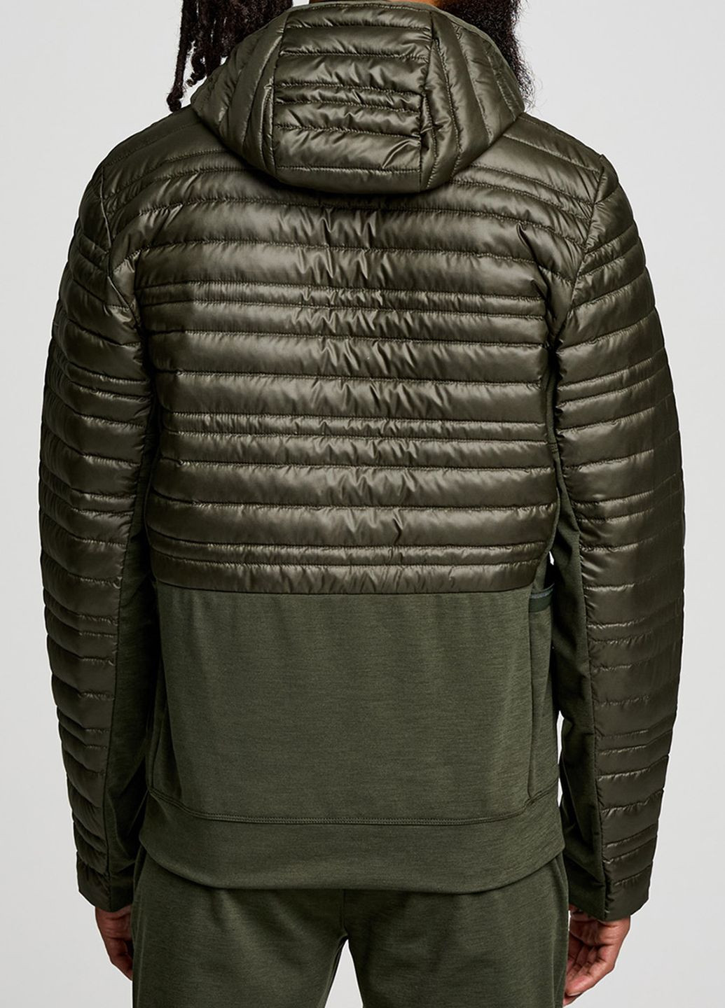 Оливковая (хаки) демисезонная спортивная куртка цвета хаки solstice oysterpuff jacket Saucony