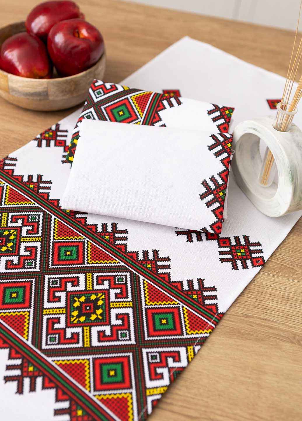 Homedec полотенце традиционное "орнамент красный" 75х35 см. орнамент белый производство - Украина