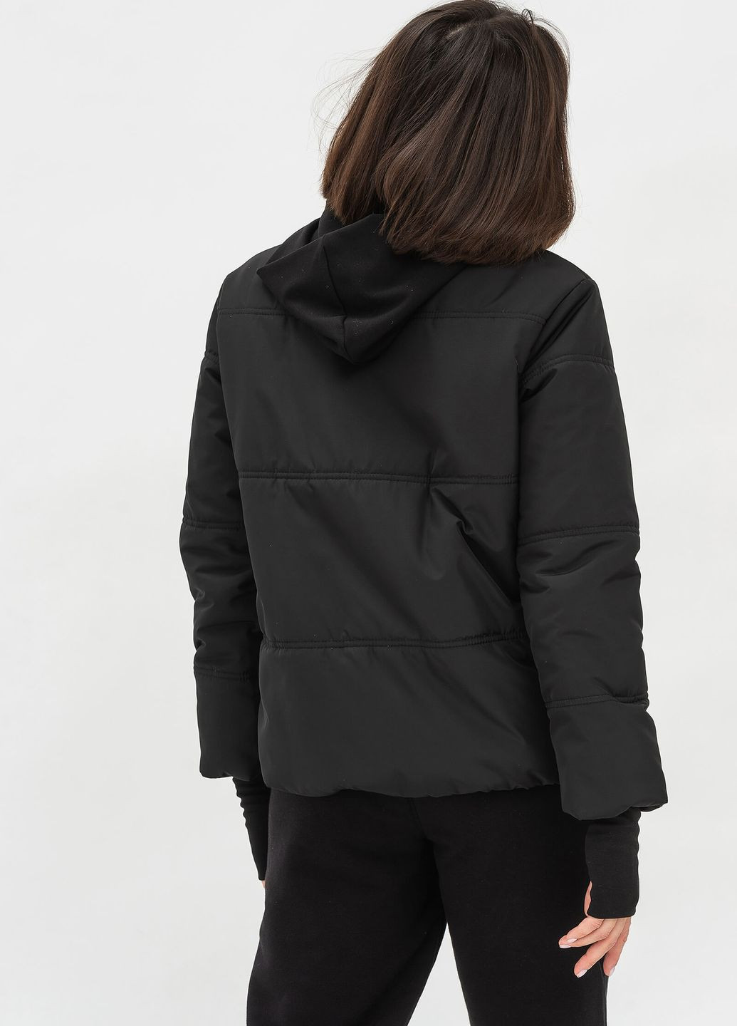 Черная демисезонная куртка Lesia Леверн 01