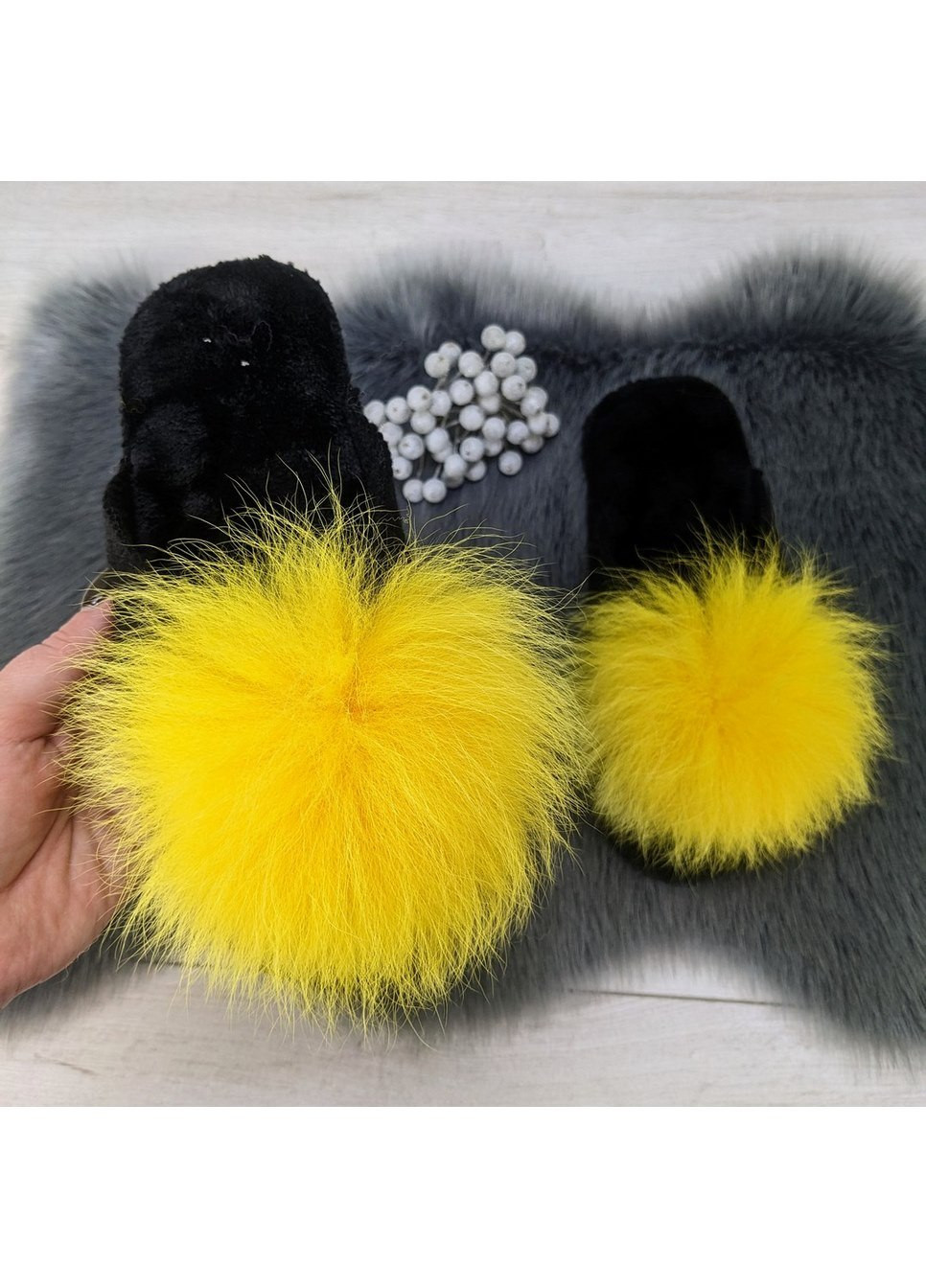Желтые тапочки женские войлочные для ламината с натуральным мехом Slippers с помпонами