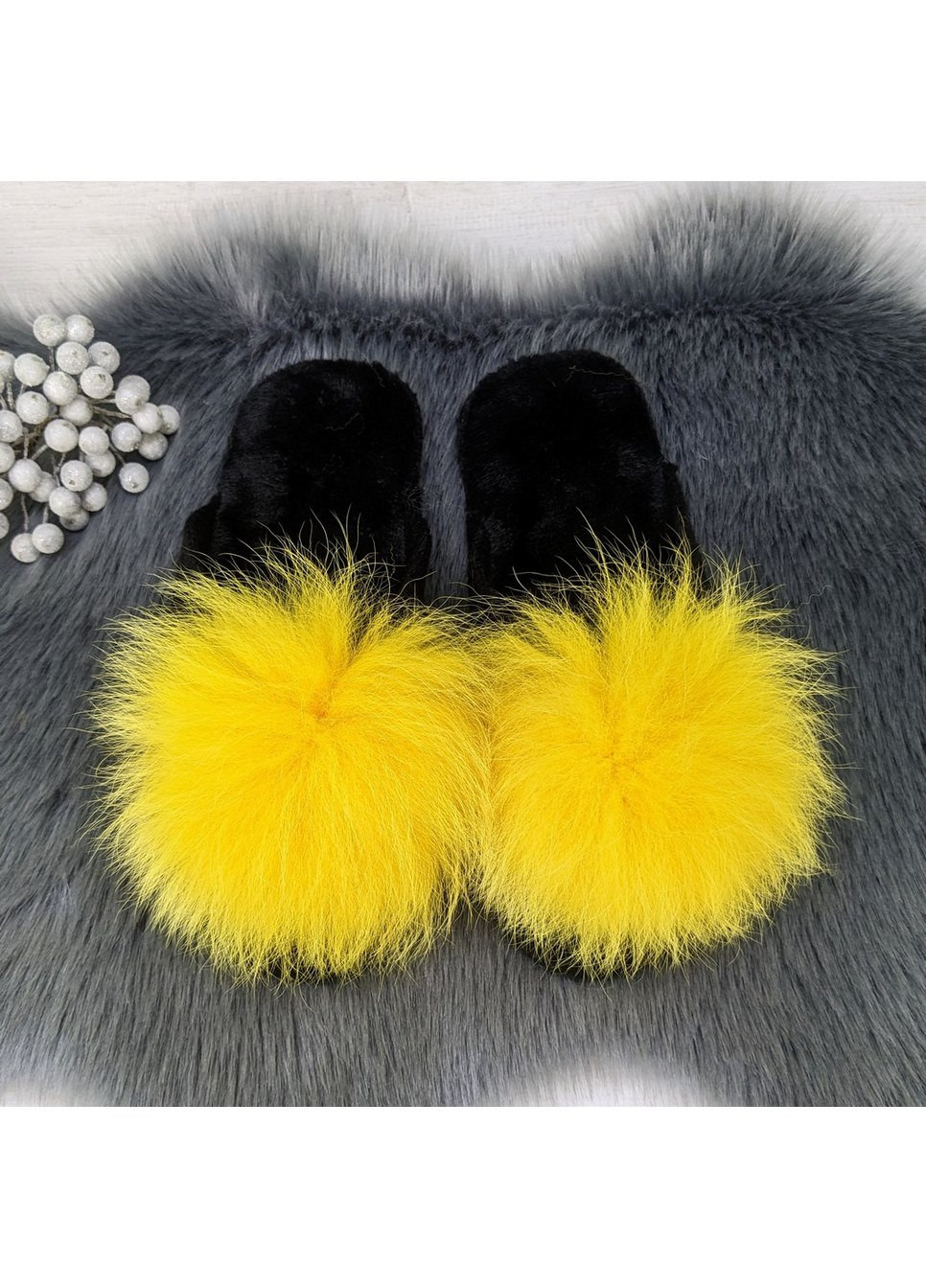 Желтые тапочки женские войлочные для ламината с натуральным мехом Slippers с помпонами