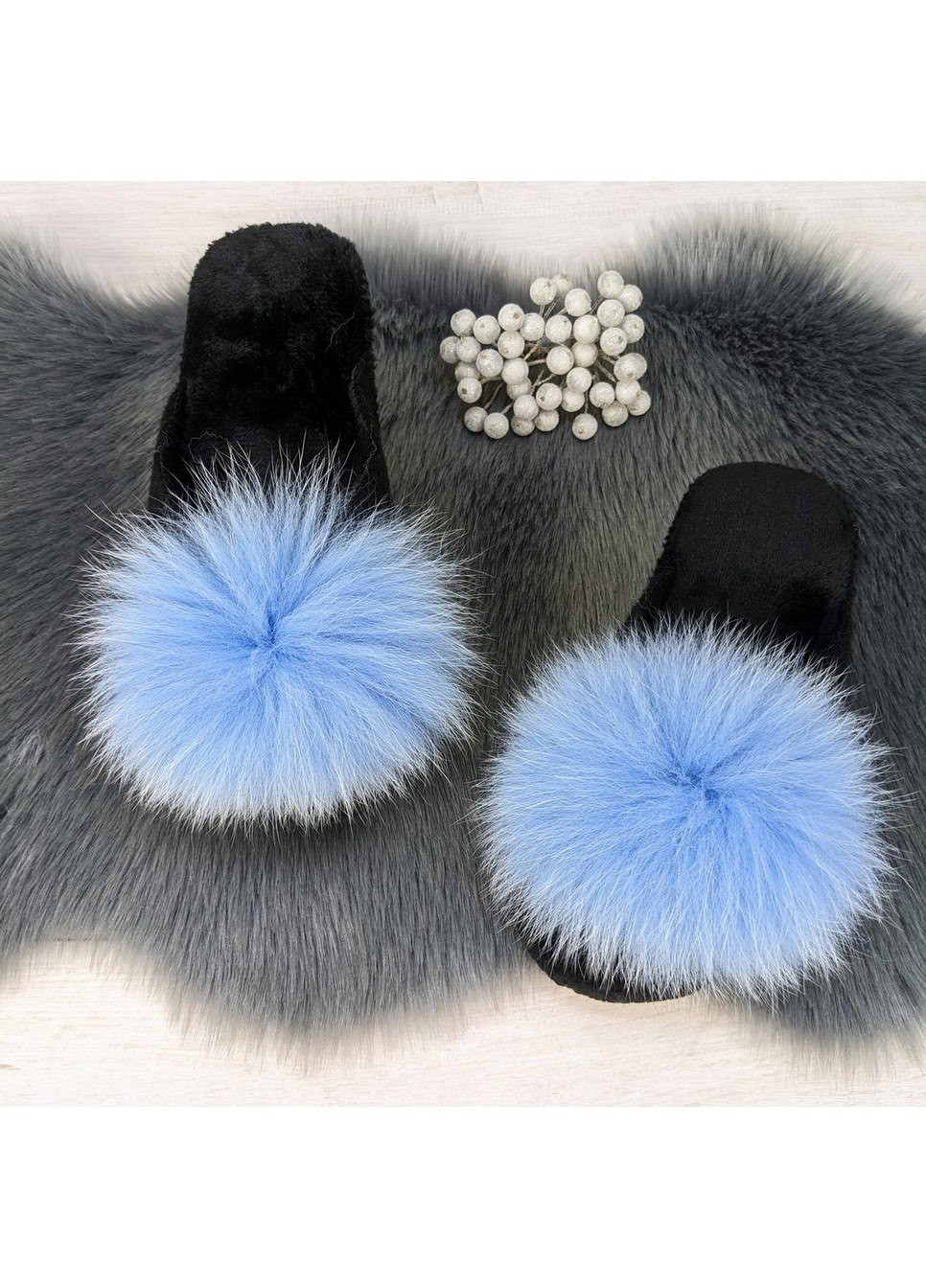 Голубые тапочки женские войлочные для ламината с натуральным мехом Slippers с помпонами