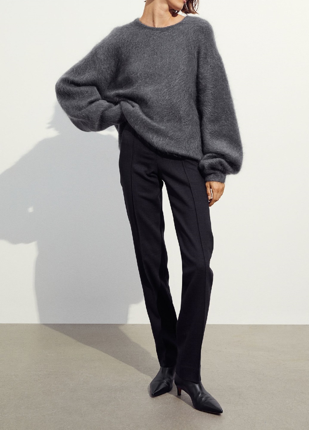 Темно-серый демисезонный свитер H&M