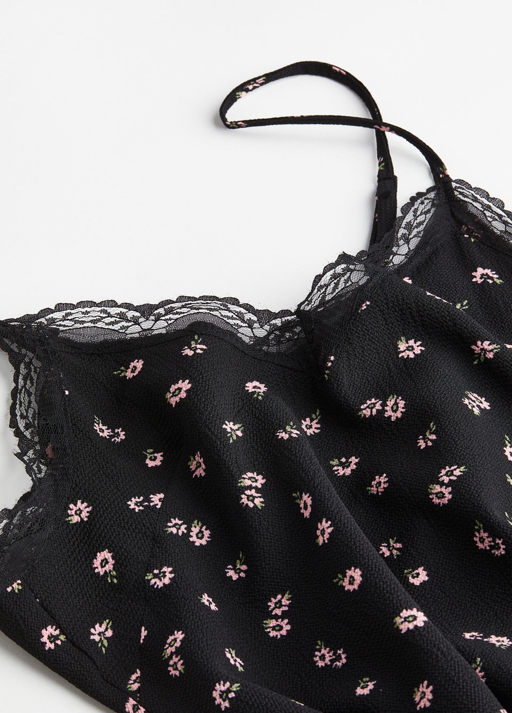 Черное повседневный платье H&M с цветочным принтом