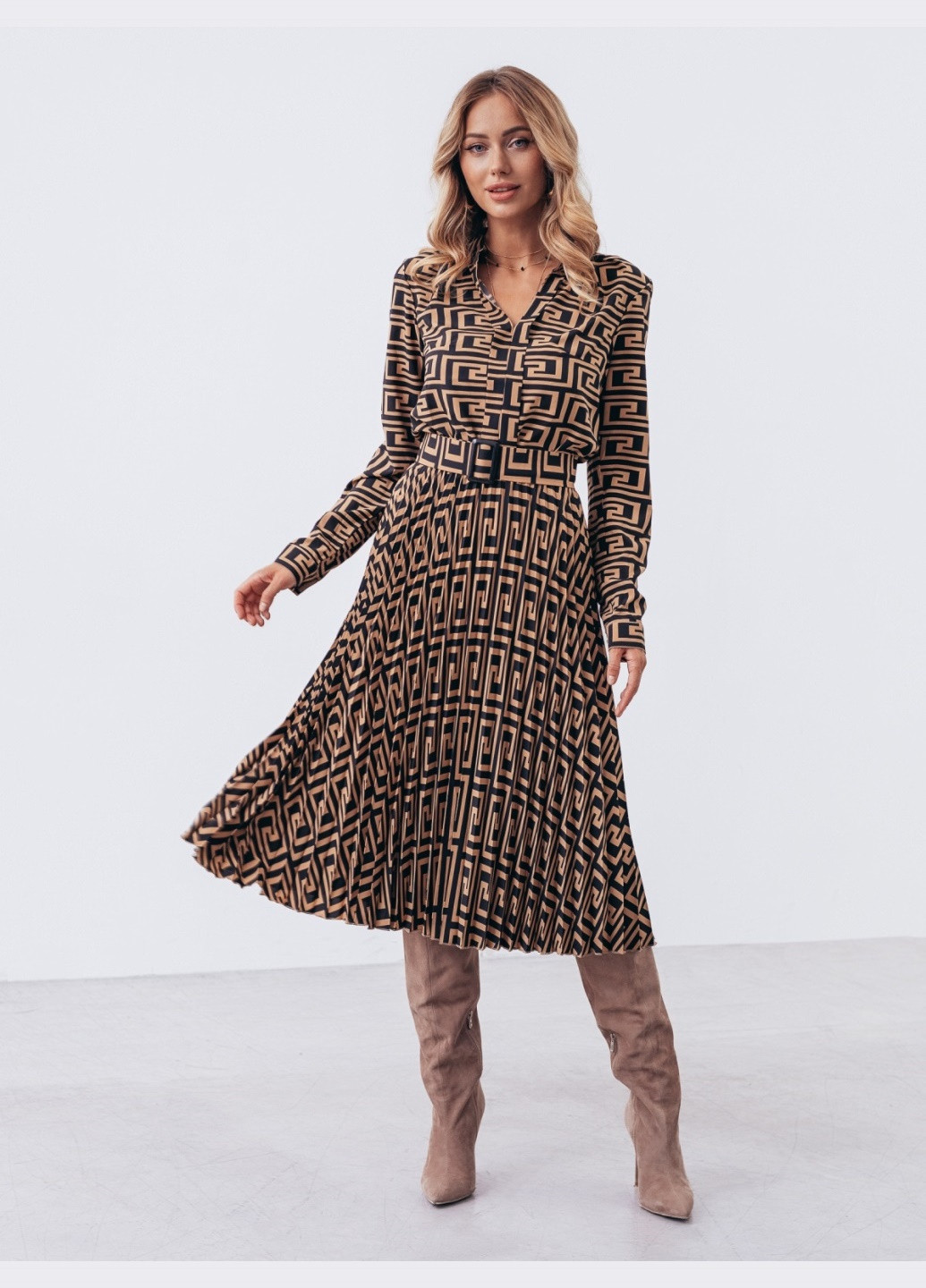 Бежевое платье с бежевым принтом и юбкой-плиссе Dressa