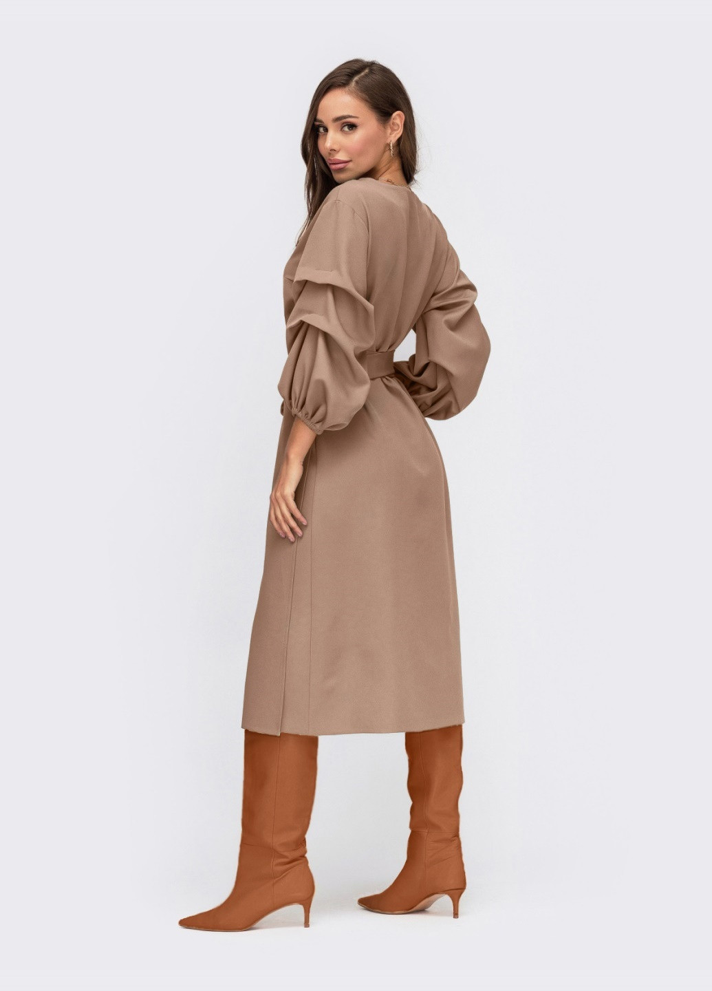 Бежева плаття на запах бежевого кольору з об'ємними рукавами Dressa