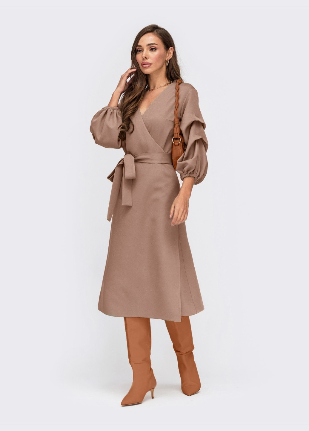 Бежева плаття на запах бежевого кольору з об'ємними рукавами Dressa