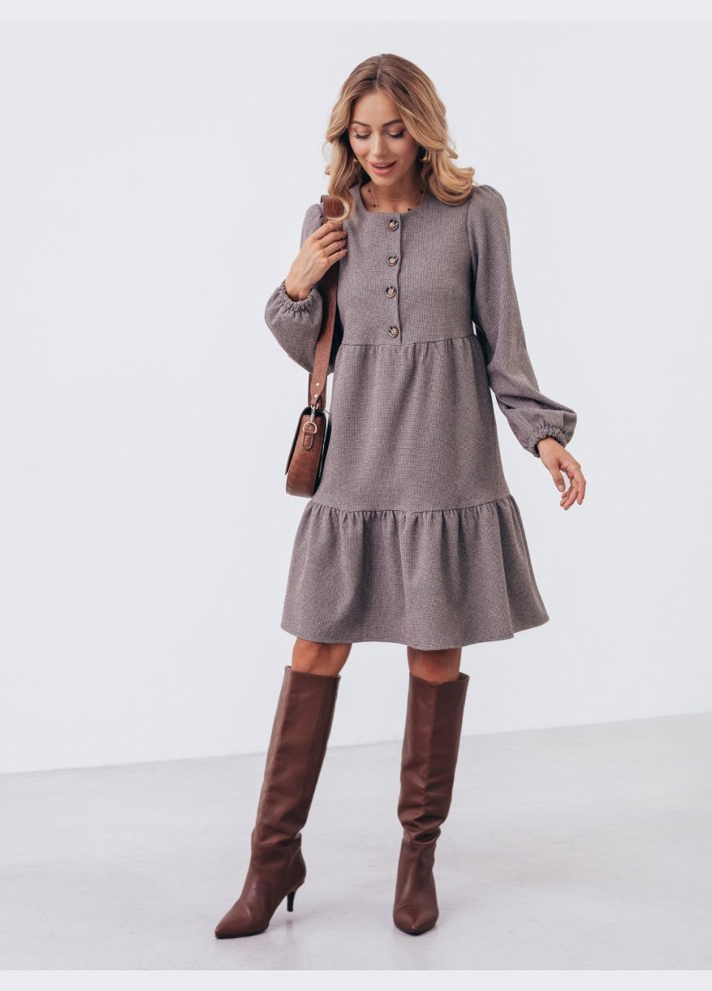 Коричневое короткое кашемировое платье коричневое Dressa