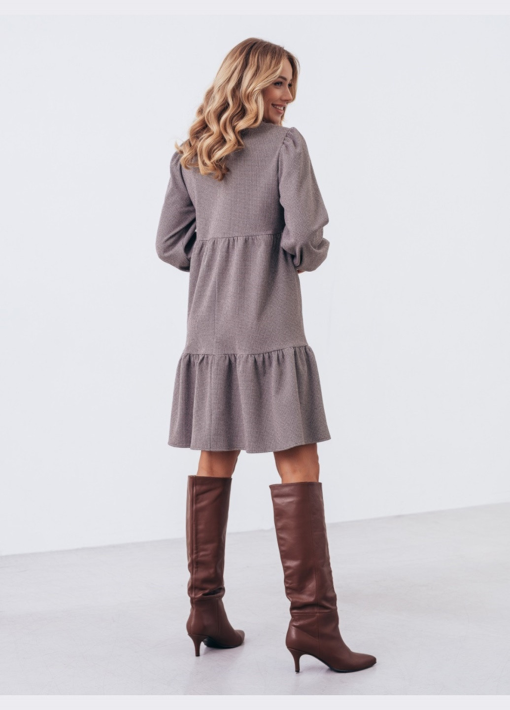 Коричневое короткое кашемировое платье коричневое Dressa