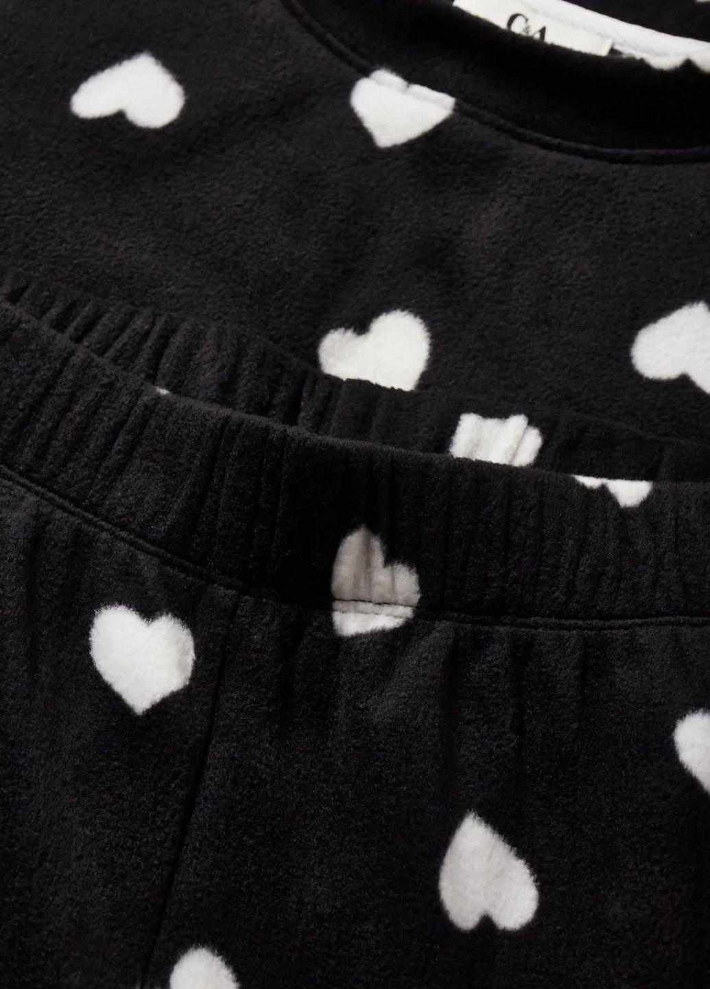 Черная всесезон флисовая пижама в принт (свитшот, штаны) C&A