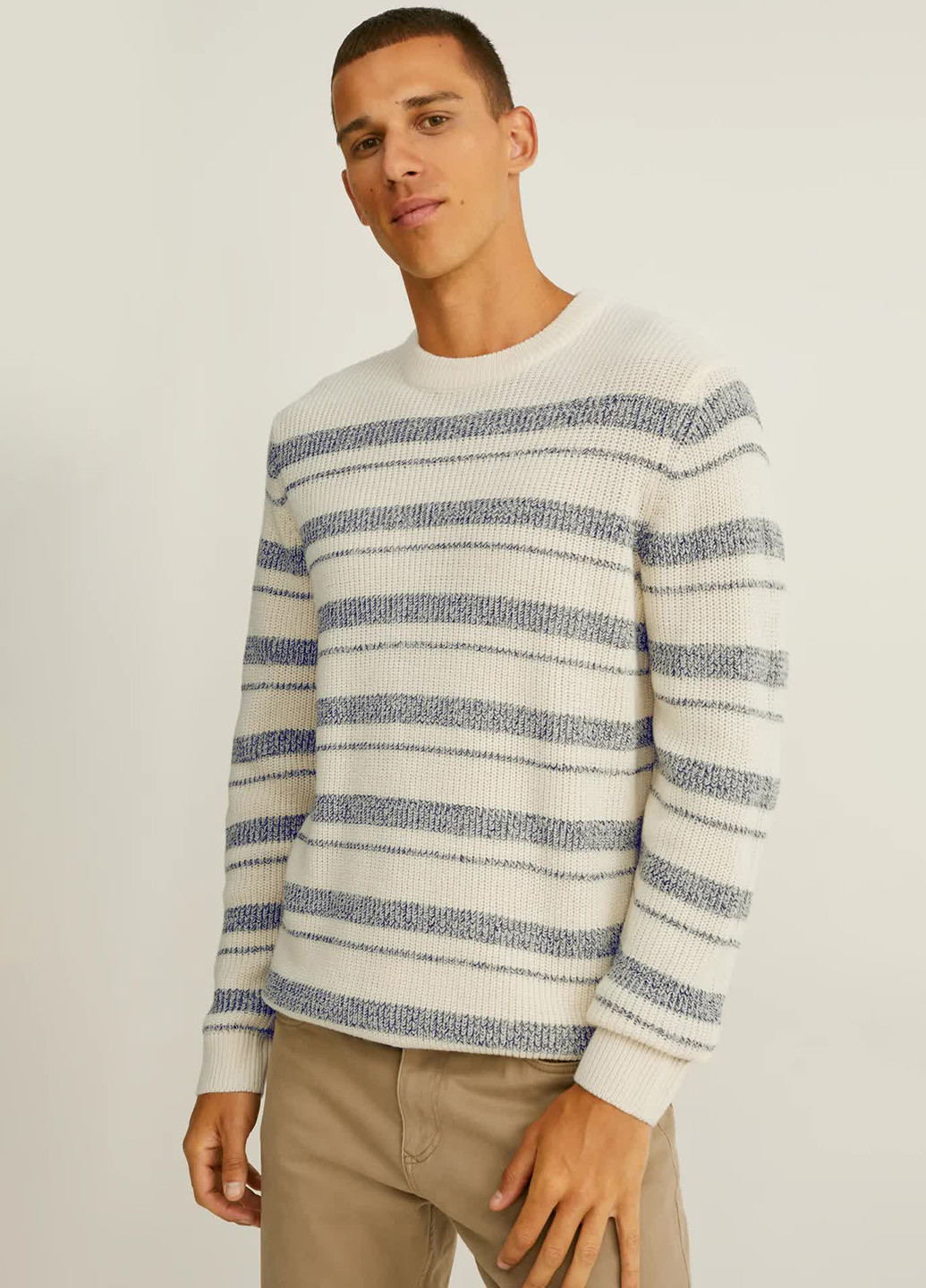 Белый демисезонный свитер в составе с шерстью C&A