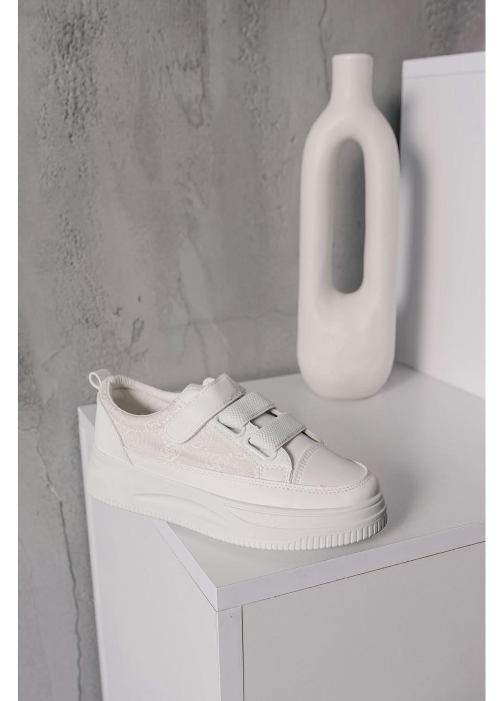 Белые демисезонные женские кроссовки barbarella 3993 235 белый Fashion
