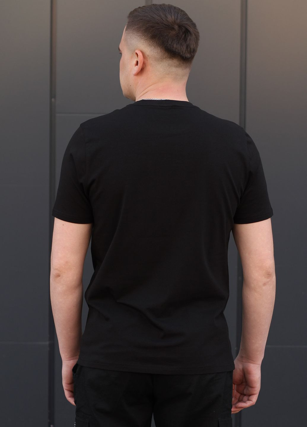 Чорна футболка lux SUAR