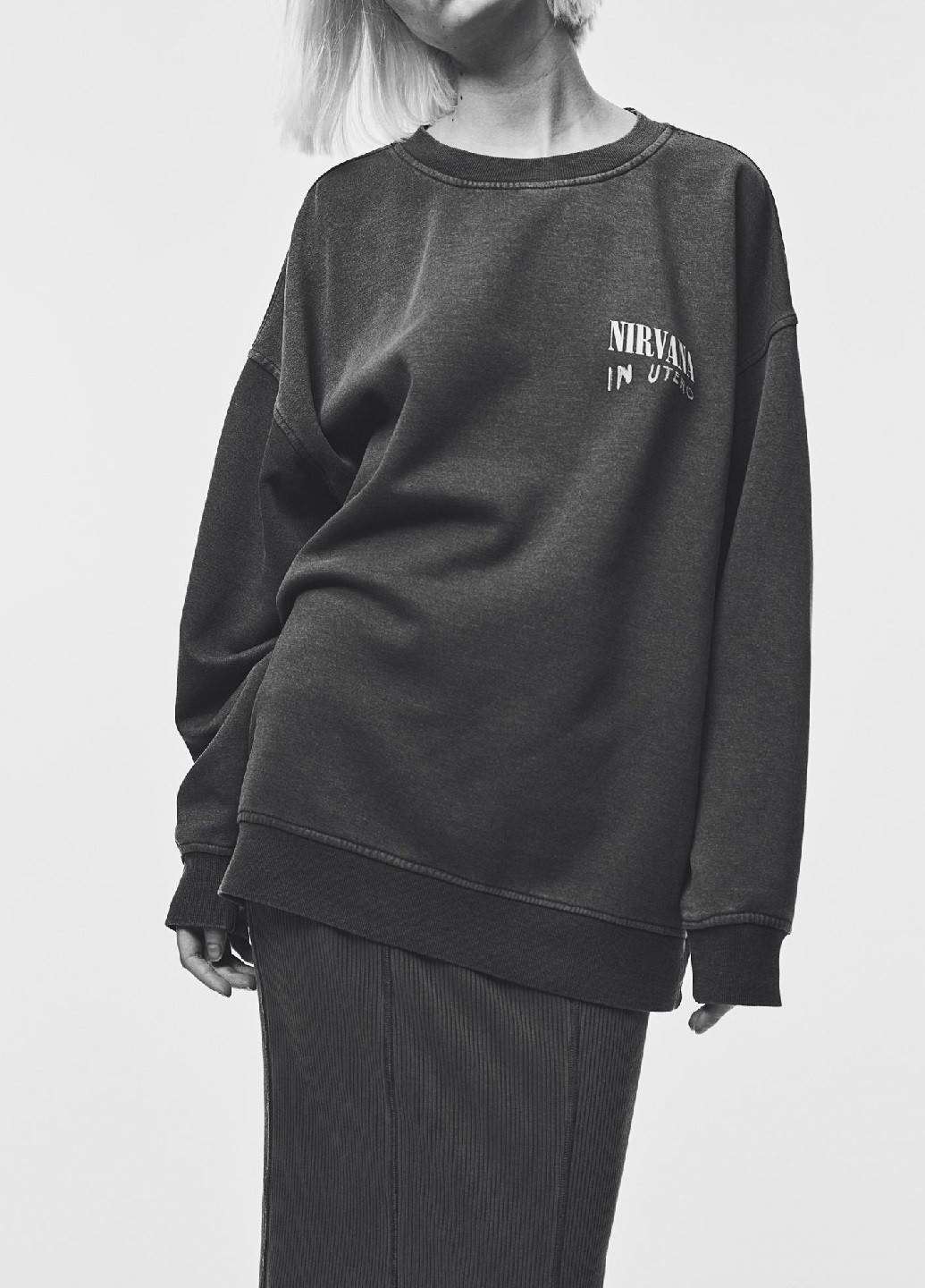 Свитшот H&M - крой рисунок темно-серый кэжуал - (265912457)