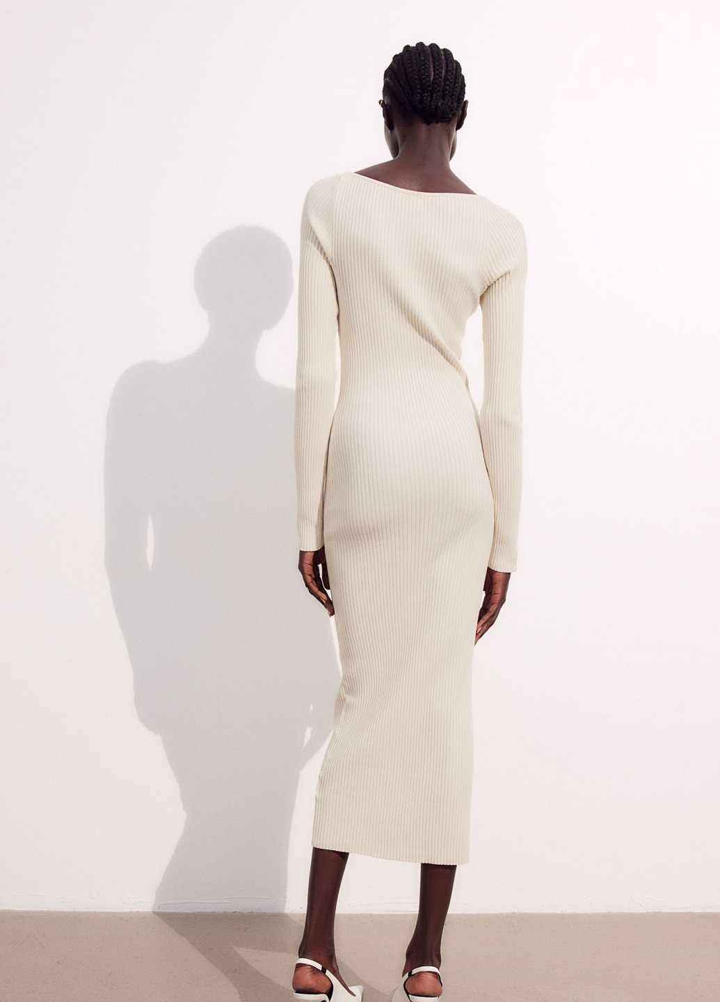 Светло-бежевое кэжуал платье H&M однотонное