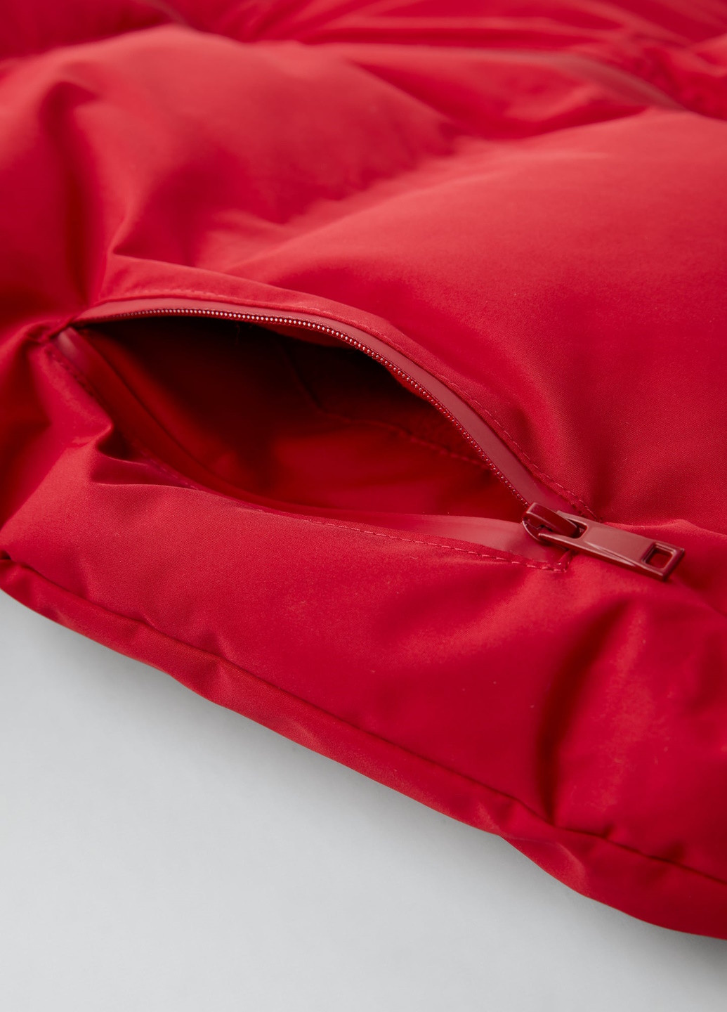 Червона зимня куртка Zara