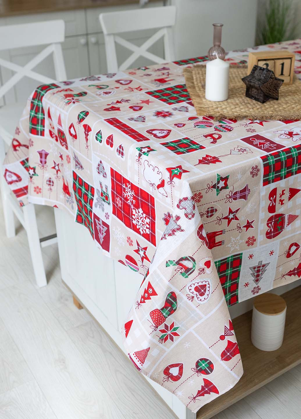 Новогодняя скатерть "Украшение" 1.5м х 1.5м (квадратная на круглый стол) Homedec - (266138630)