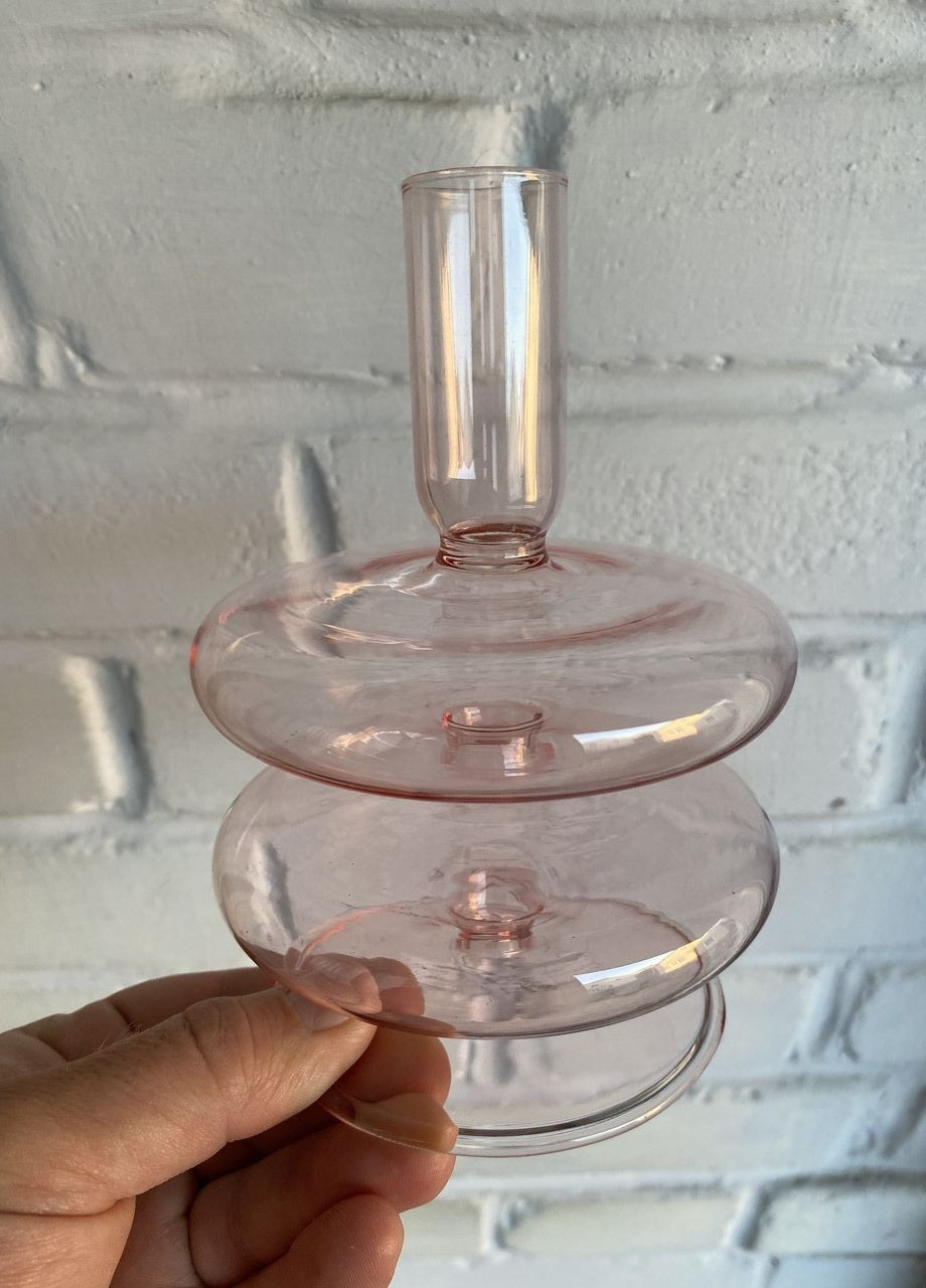 Підсвічник святковий REMY-DEСOR скляний Теллі рожевого кольору для тонкої свічки висота 15 см декор для дому REMY-DECOR (266345161)