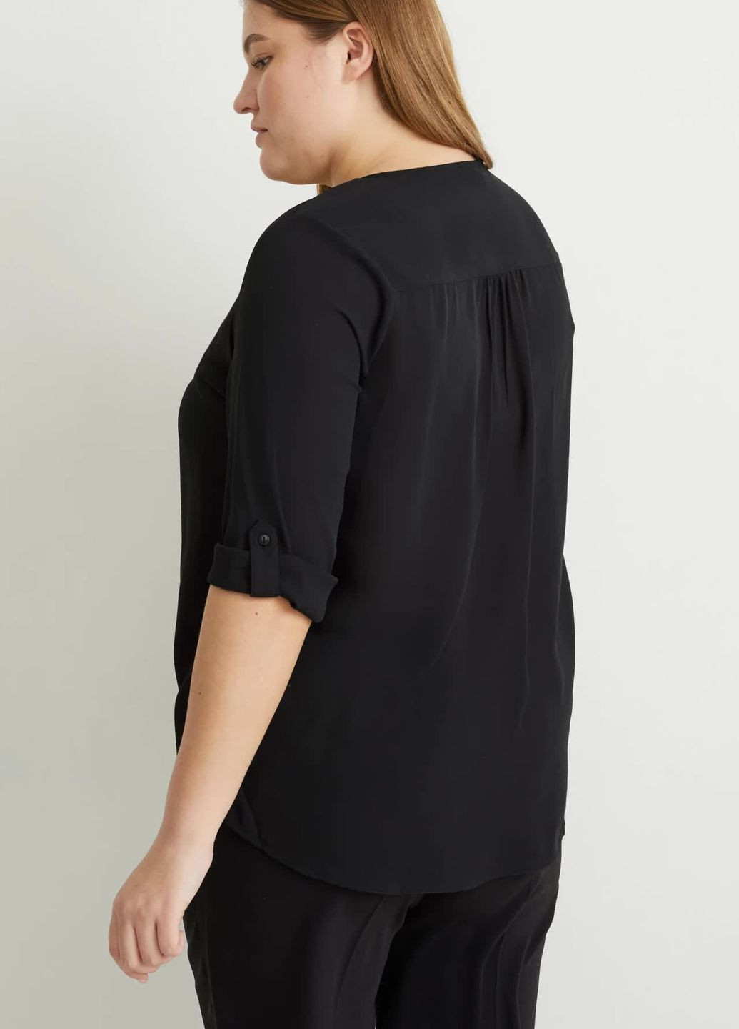 Черная демисезонная блуза с вырезом C&A