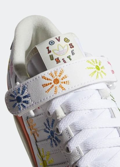 Белые демисезонные кроссовки adidas LOW GW2416 WHITE