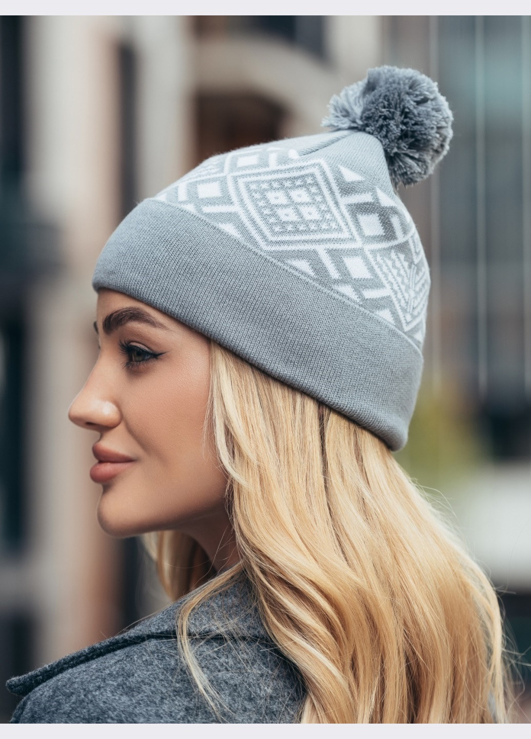 шапка серого цвета с бубоном и узором Dressa (266622546)