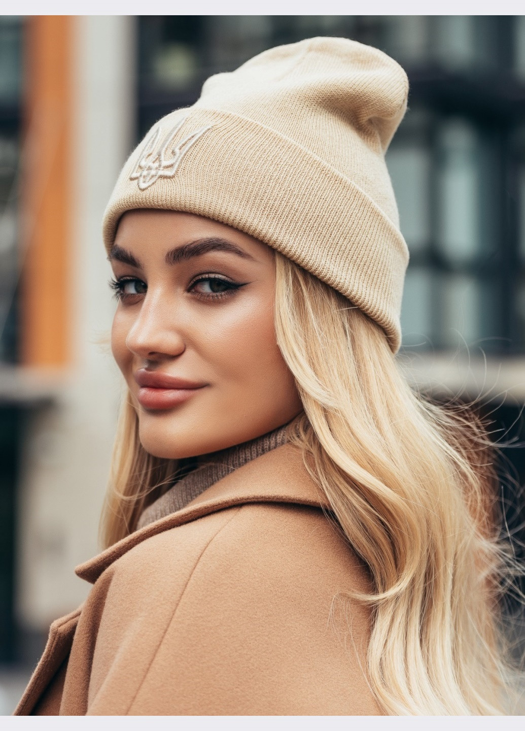 патріотична шапка дрібної в'язки бежева Dressa (266622556)