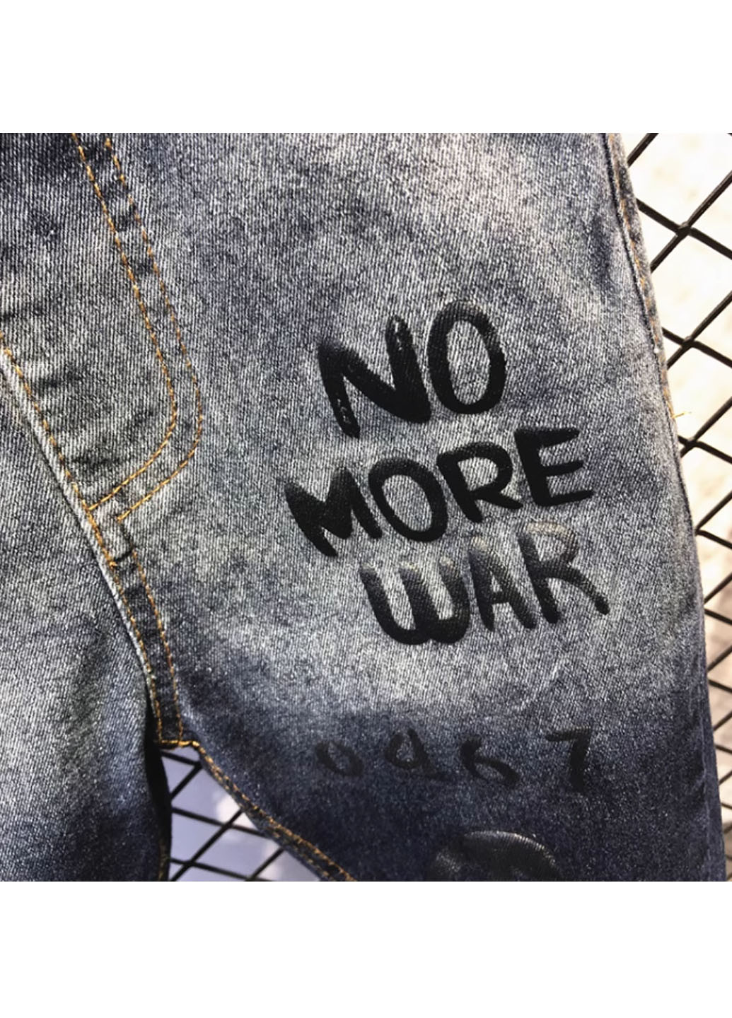 Серые демисезонные джинсы No Brand