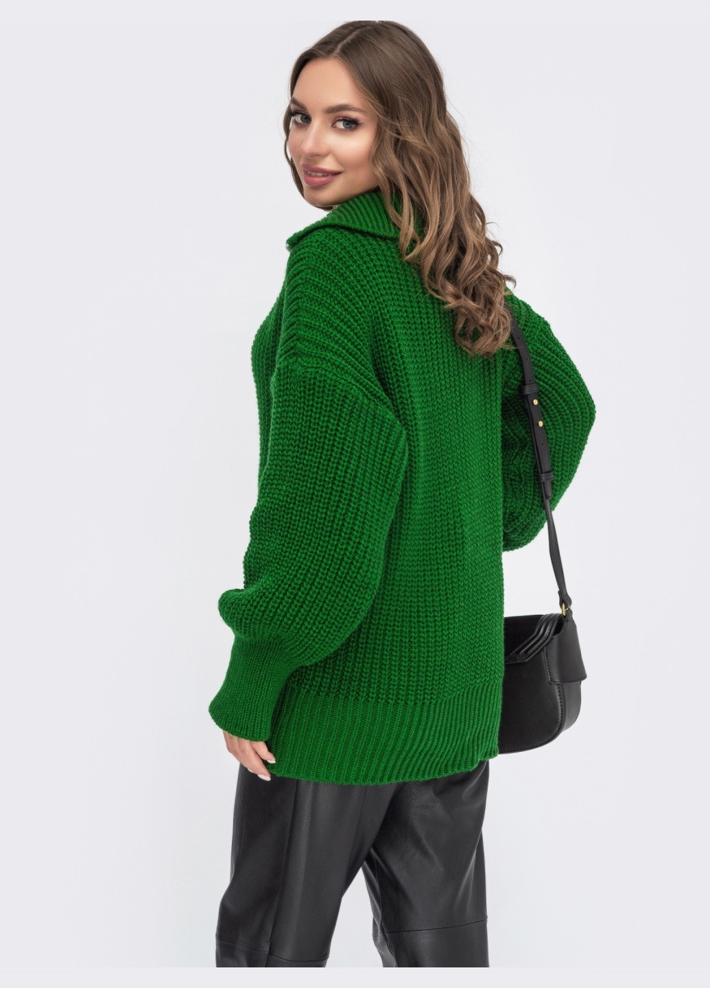 Зелений зимовий светр зеленого кольору об'ємної в'язки Dressa