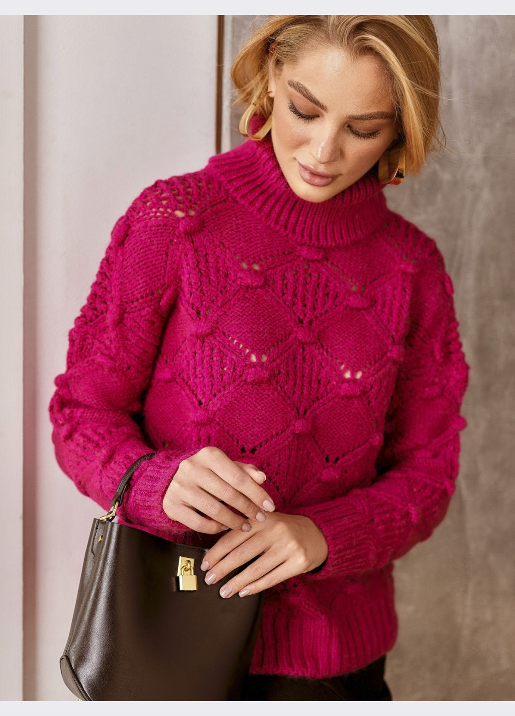 Рожевий зимовий светр з об'ємним коміром рожевий Dressa