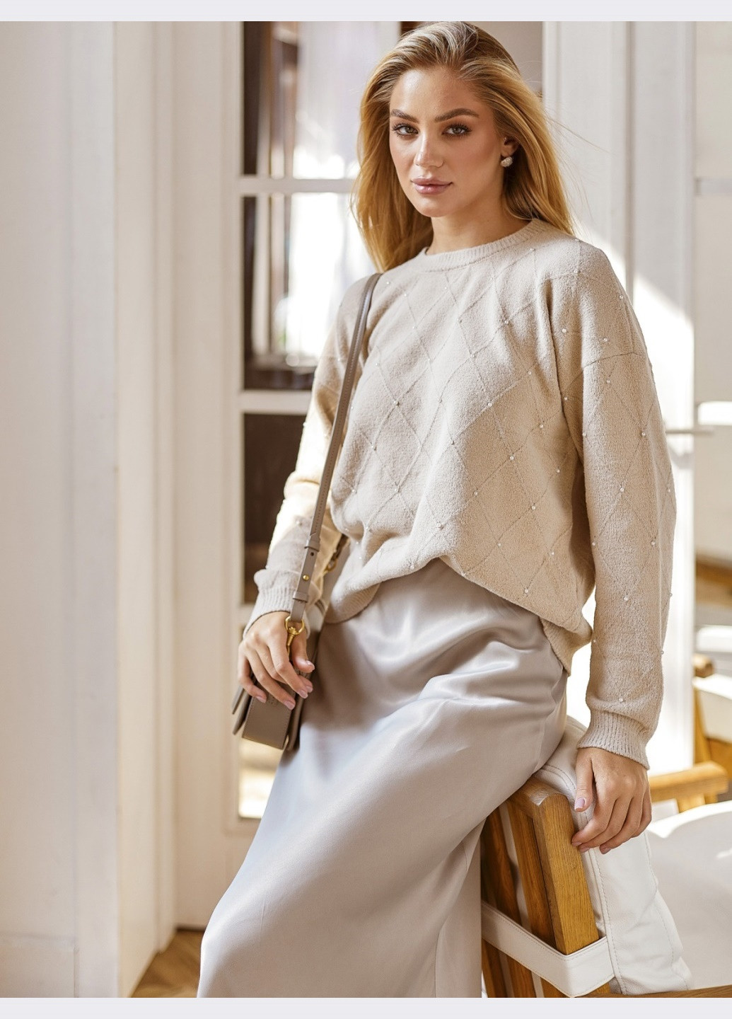 Бежевий зимовий светр бежевого кольору з ромбоподібним візерунком Dressa