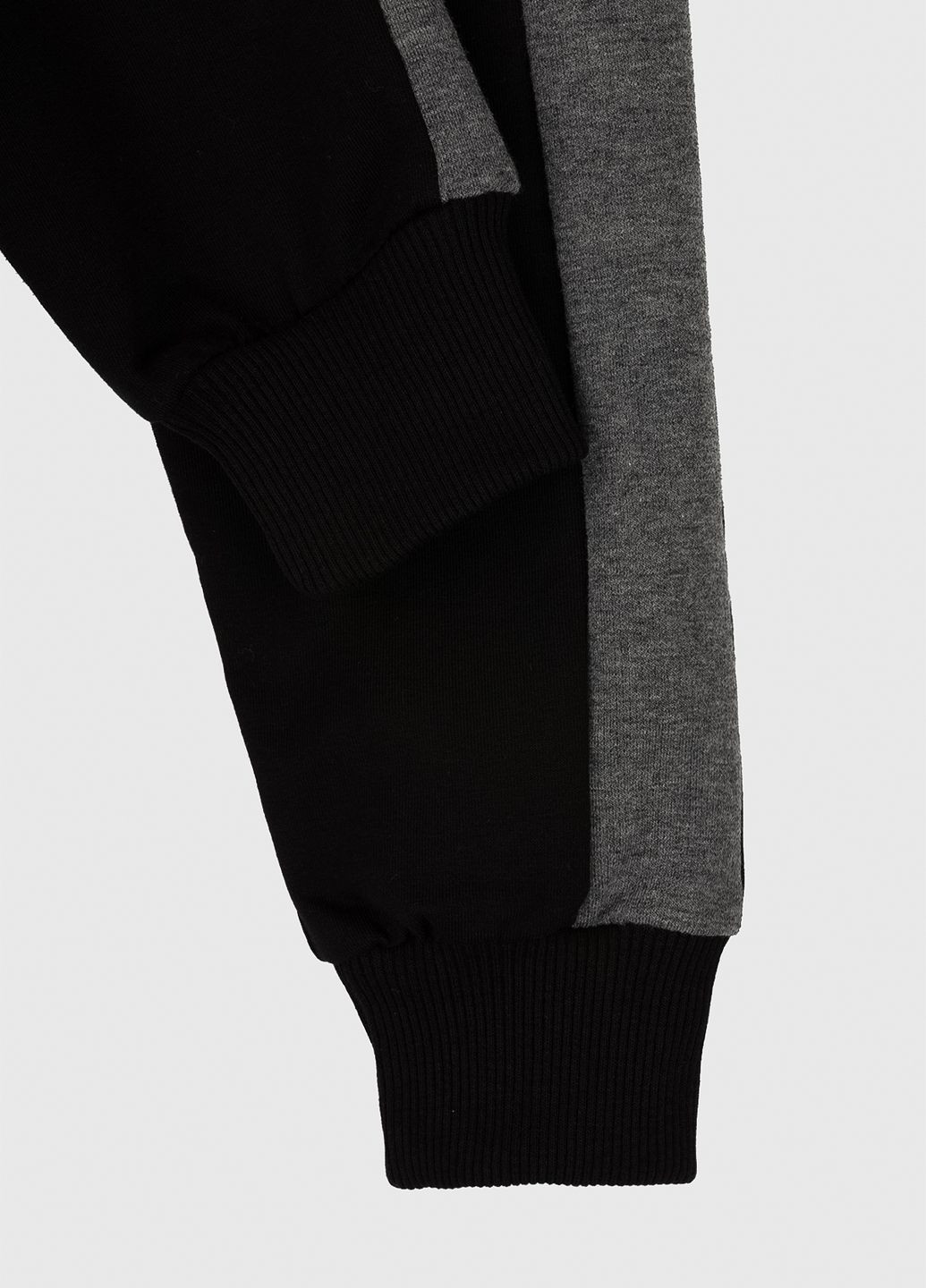 Черные спортивные демисезонные брюки Atescan