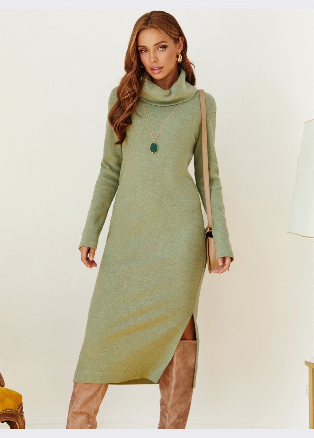Оливковое (хаки) платье-миди цвета хаки с высоким воротником Dressa