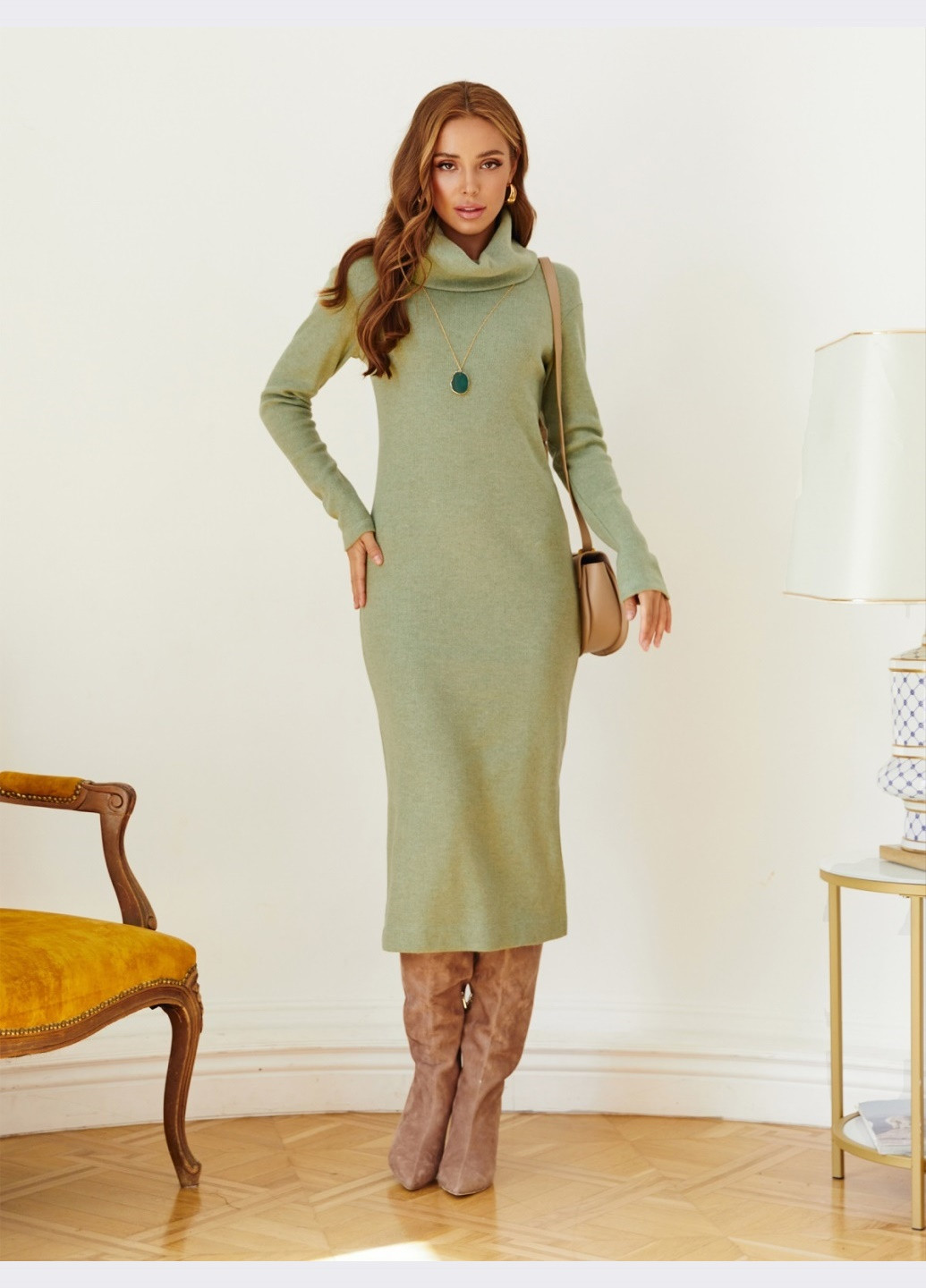 Оливкова (хакі) сукня-міді кольору хакі з високим коміром Dressa