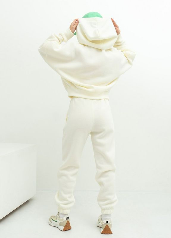 Молочный теплый костюм с нашивкой ISSA PLUS (266344490)