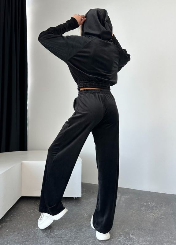 Велюровый черный костюм с короткой толстовкой ISSA PLUS (266783236)