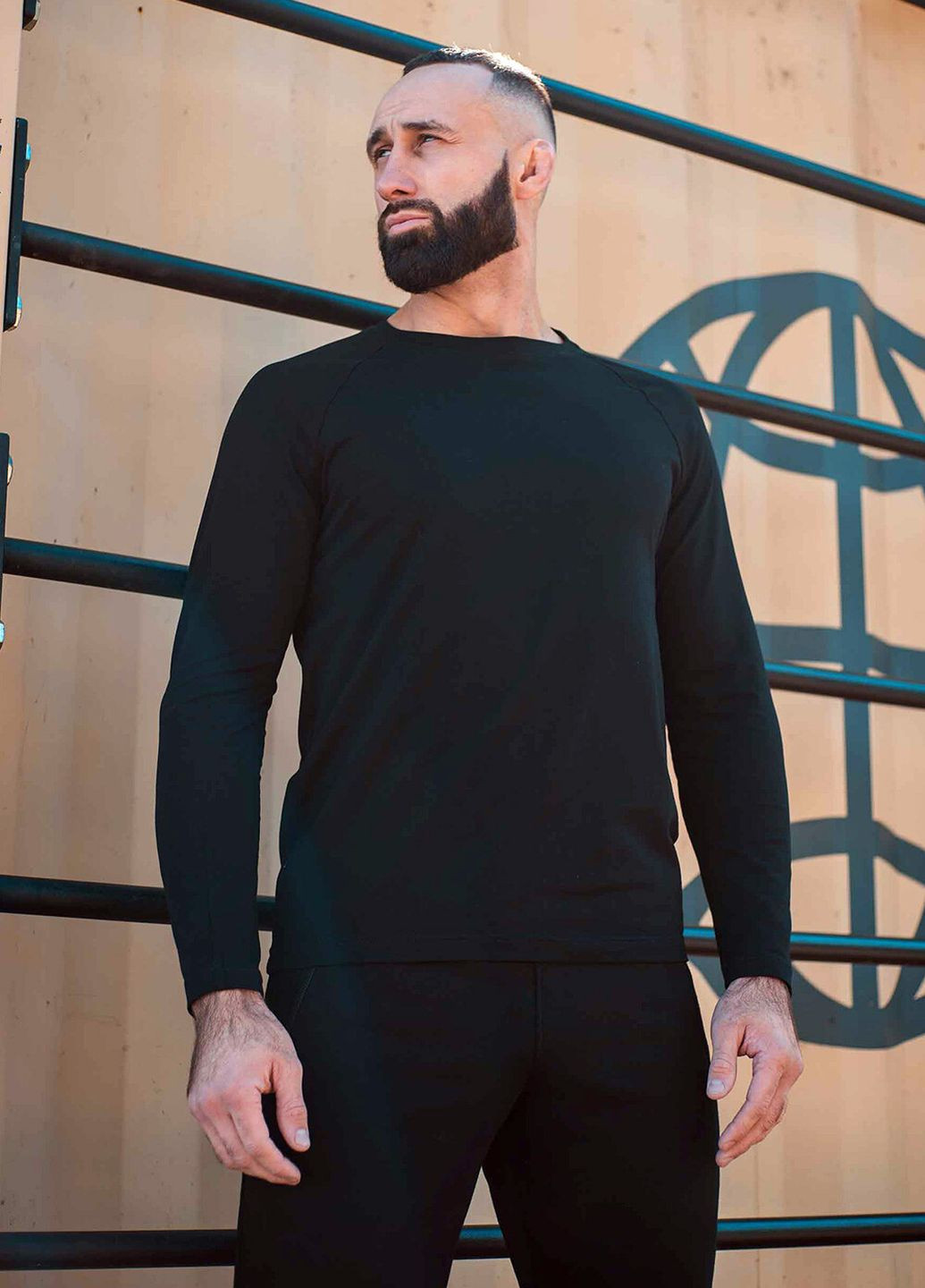 Чорна футболка лонгслів чорна Custom Wear