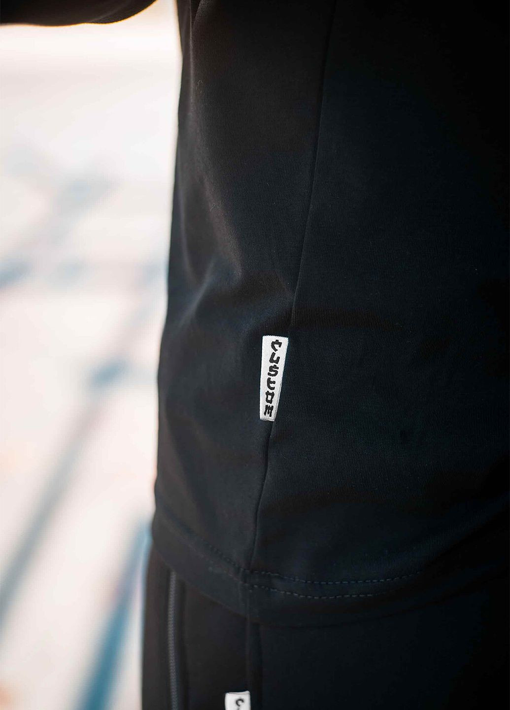 Чорна футболка лонгслів чорна Custom Wear