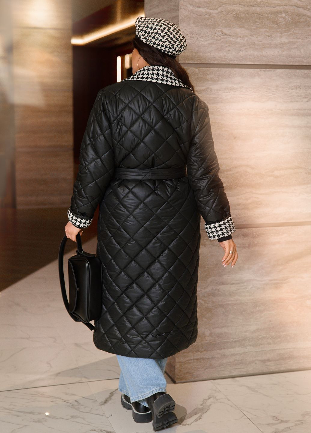 Черно-белая демисезонная куртка-пальто Minova