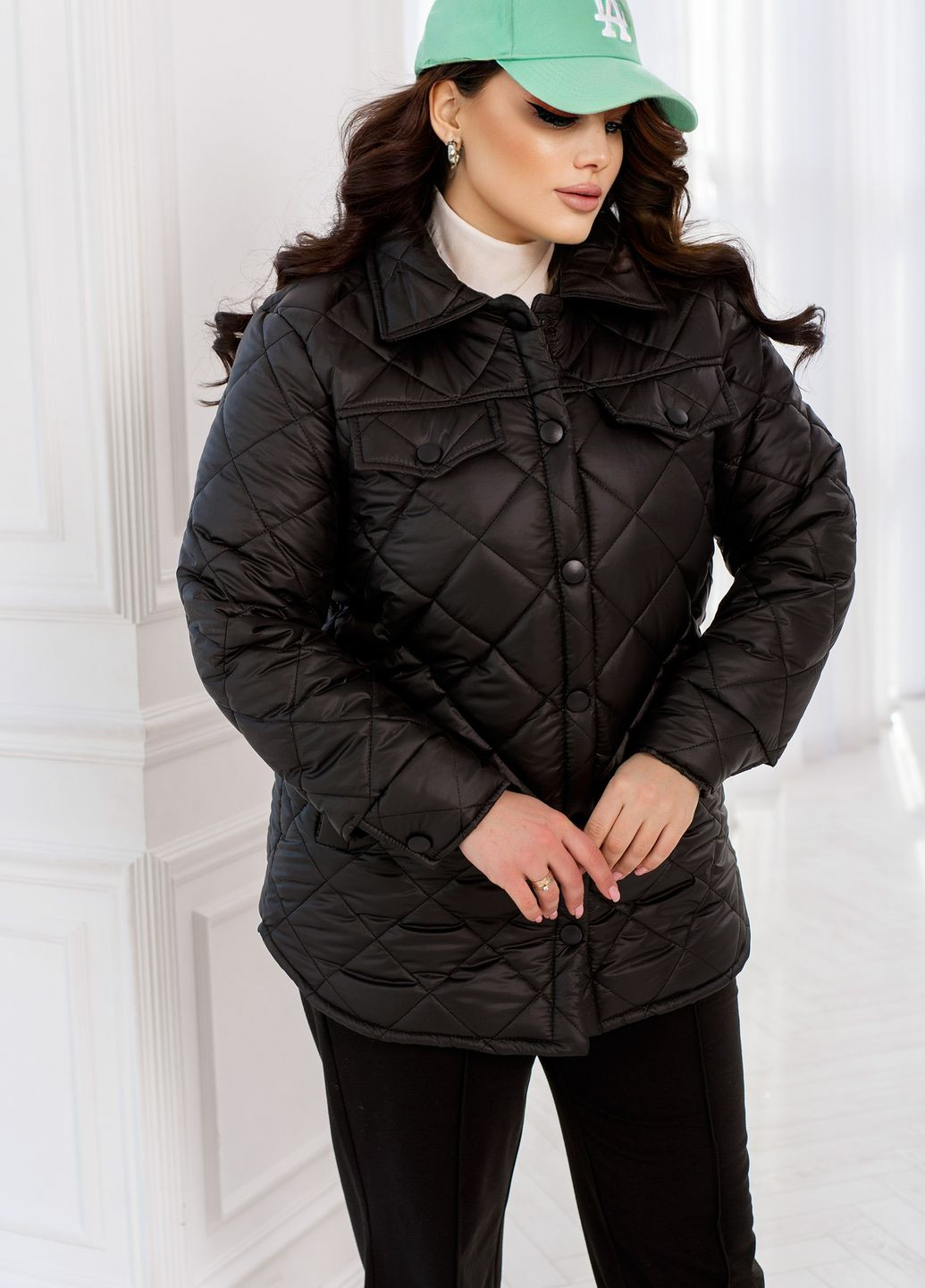 Чорна демісезонна куртка Minova
