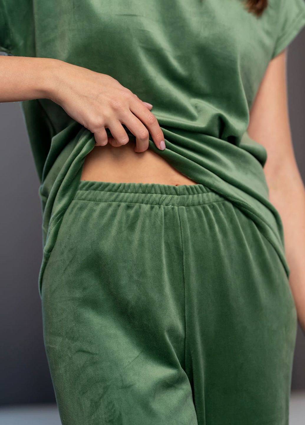 Оливкова велюрова піжама обрі із брюками олива l/xl велюр на бавовні марітель Maritel'