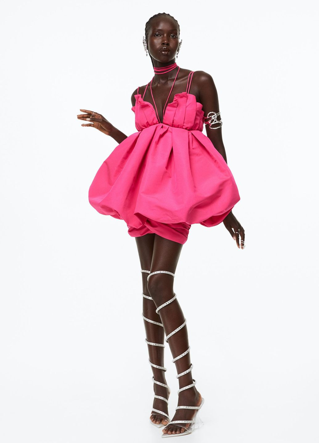 Фуксиновое (цвета Фуксия) коктейльное платье атласное H&M однотонное
