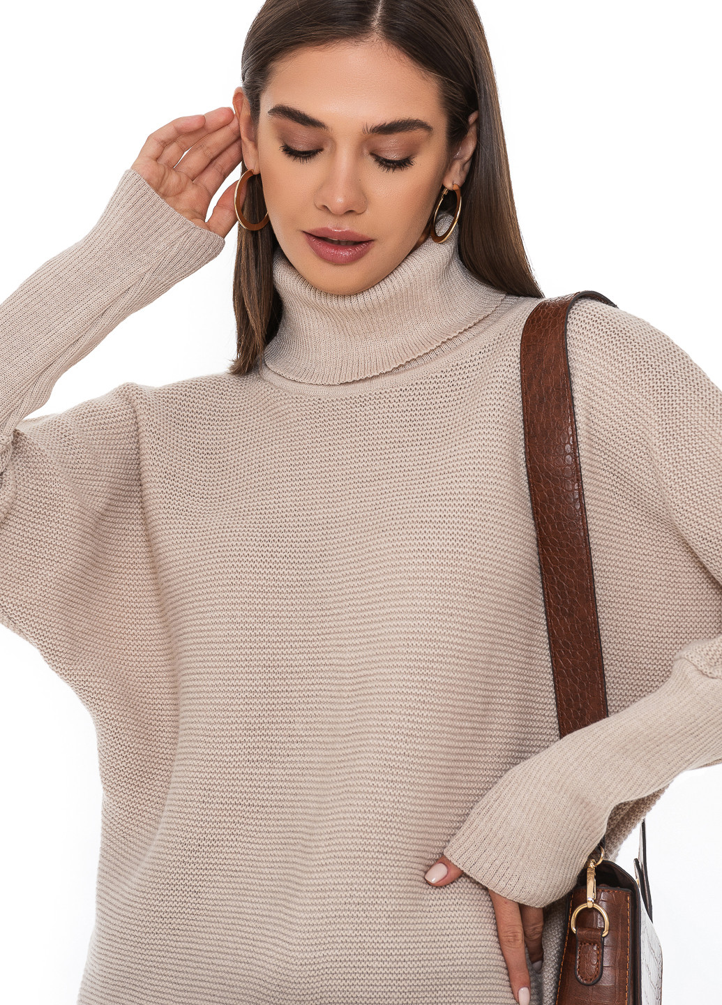 Пудровый свитер с широкими рукавами SVTR