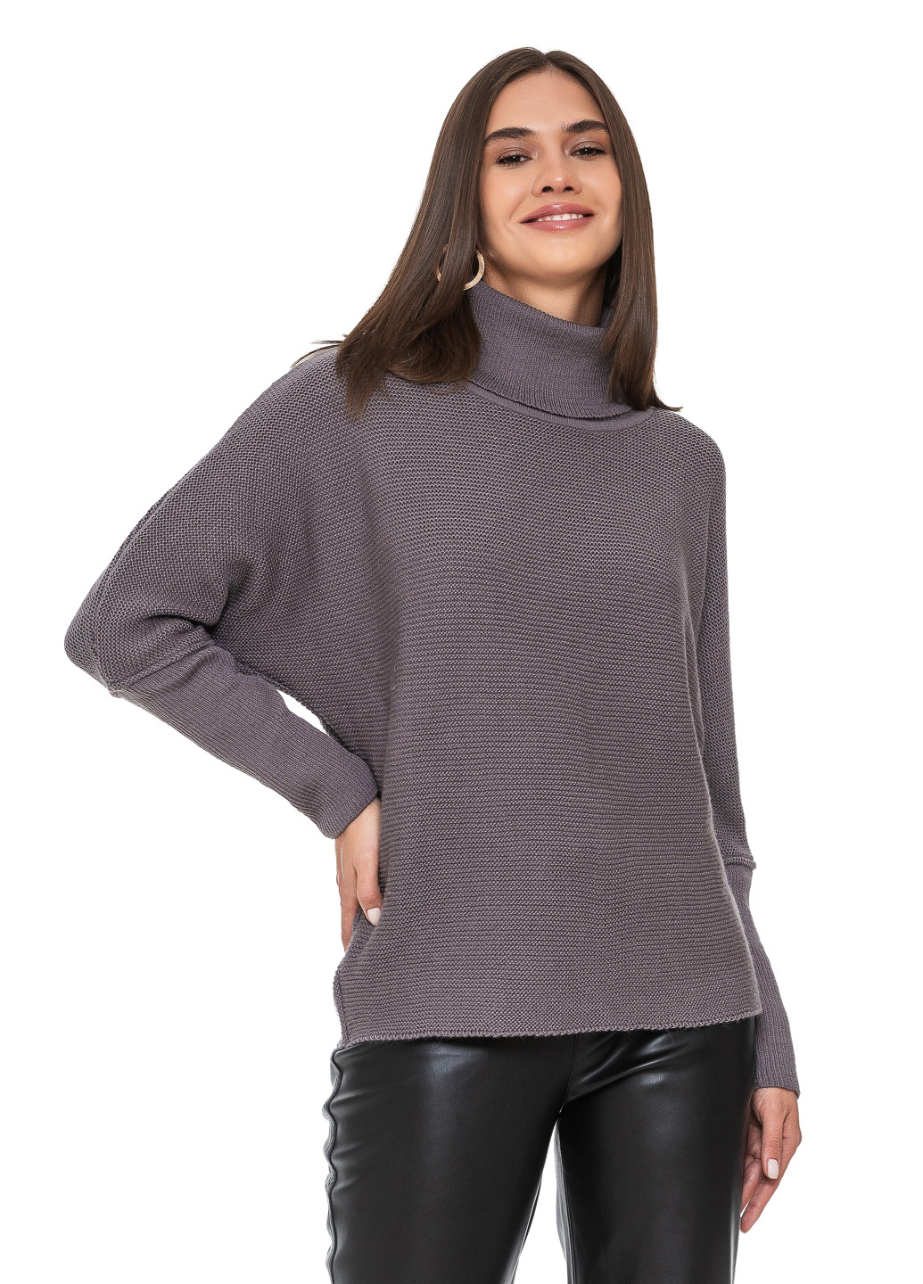 Серый свитер с широкими рукавами SVTR