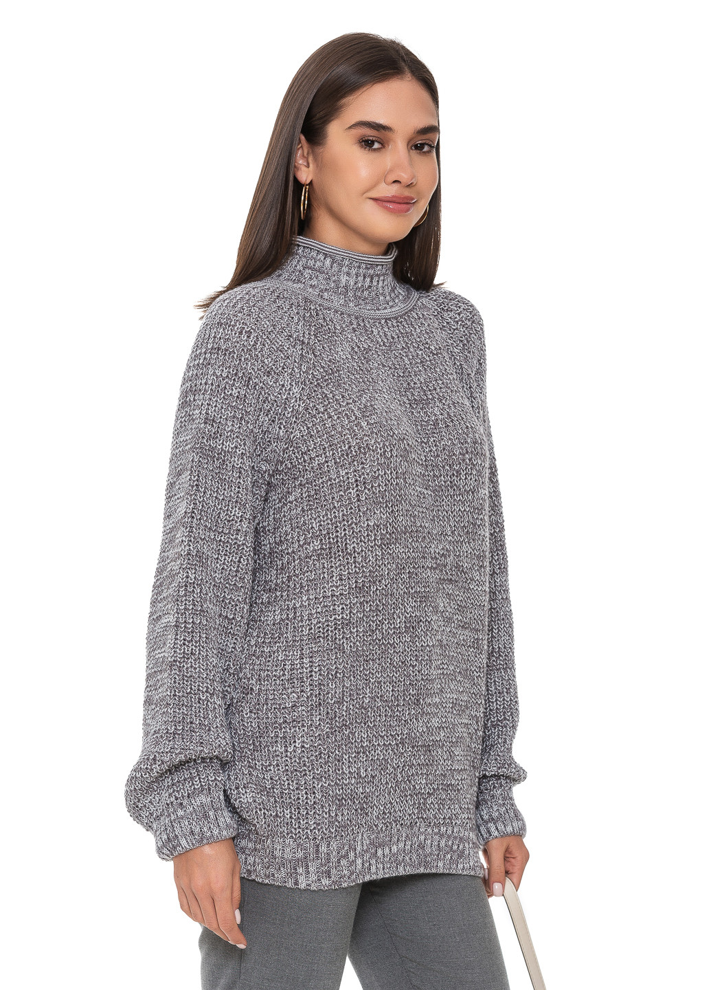 Серый меланжевый свитер крупной вязки. SVTR